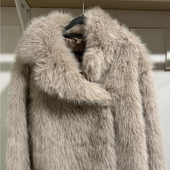 Luxurious Mob Wife Faux Fur Jacket - Picture 5 of 11